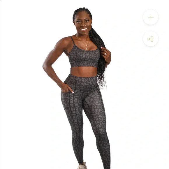 Til You Collapse Essential‎ sports bra black size medium  Black Leopard print - Picture 2 of 9